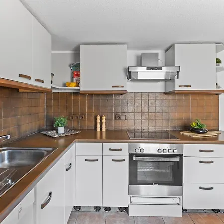 Sabina Monteurwohnung I 75 Zoll Tv I Kueche I Bad I Backofen I