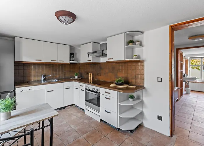 Sabina Monteurwohnung I 75 Zoll Tv I Küche I Bad I Backofen I Apartamento Trebbin