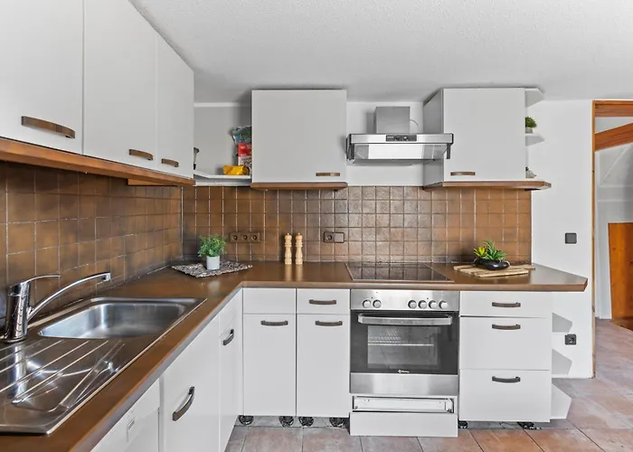 Sabina Monteurwohnung I 75 Zoll Tv I Küche I Bad I Backofen I