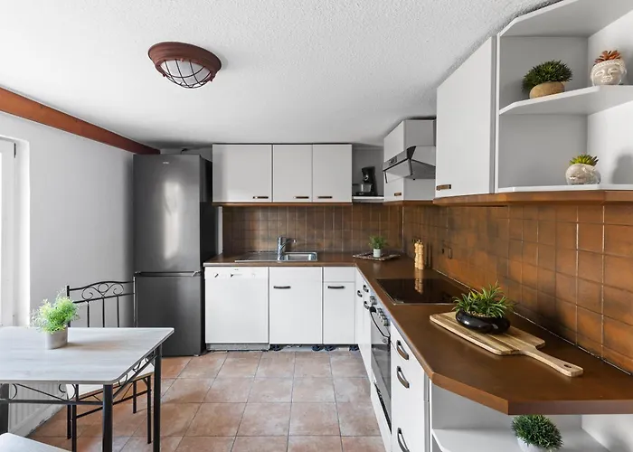 Apartamento Sabina Monteurwohnung I 75 Zoll Tv I Küche I Bad I Backofen I Trebbin